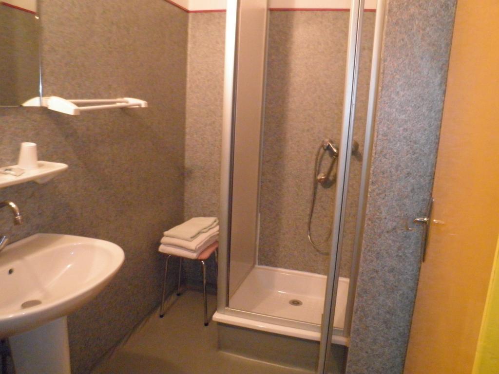 La Pierre Blanche Hotel Luzenac Bilik gambar